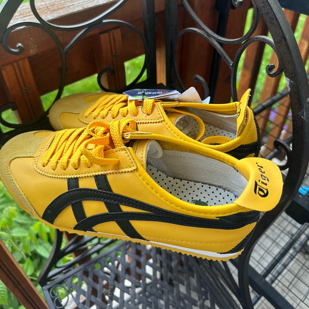 Onitsuka Tiger MEXICO 66 YELLOW/BLACK Sneakers Men’s 7/Women’s 8.5